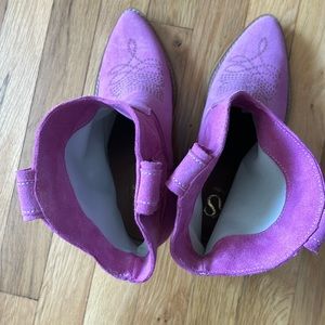 Pink cowgirl boots